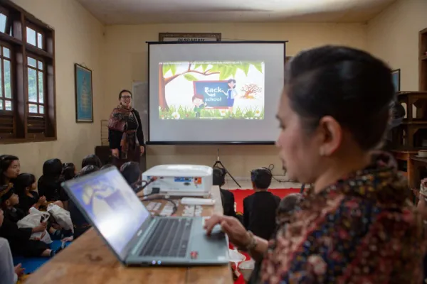 NeutraDC Strengthens Education for Tengger Children in Bromo Through Technology Donations